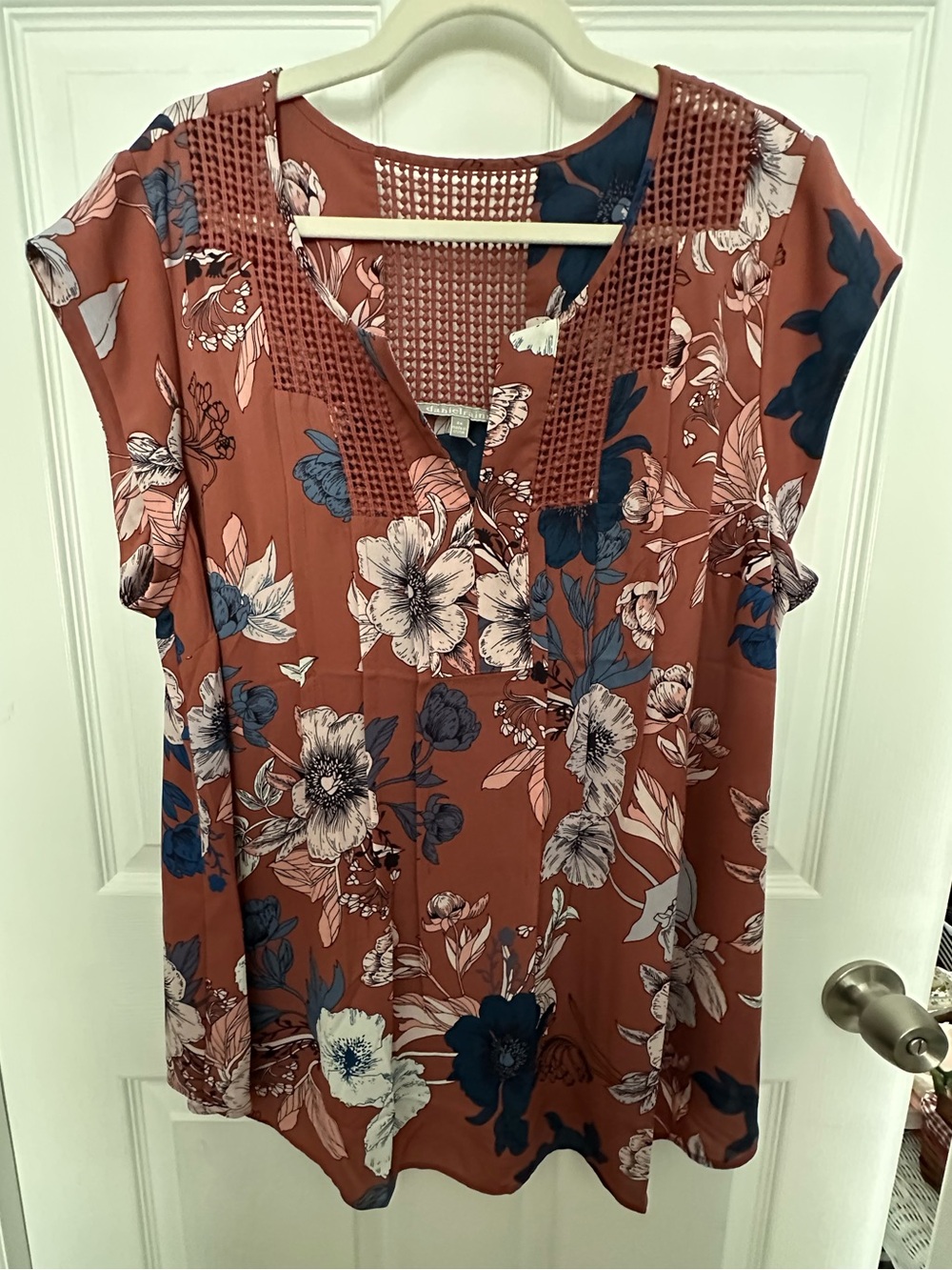 Daniel Rainn Rust Floral Sleeveless Blouse with Blue, Pink & Cream Flowers Sz:2X